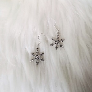 'Evy' hókristály fülbevaló - ékszer - fülbevaló - lógó fülbevaló - Meska.hu 'Evy' hókristály fülbevaló - ékszer - fülbevaló - lógó fülbevaló - Meska.hu