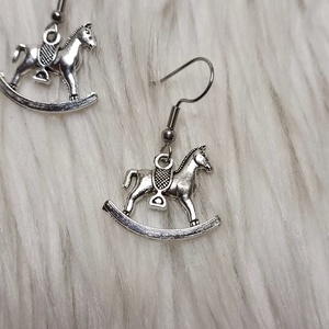 'Hintaló' fülbevaló - ékszer - fülbevaló - lógó fülbevaló - Meska.hu 'Hintaló' fülbevaló - ékszer - fülbevaló - lógó fülbevaló - Meska.hu