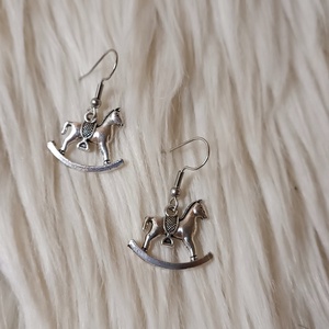 'Hintaló' fülbevaló - ékszer - fülbevaló - lógó fülbevaló - Meska.hu 'Hintaló' fülbevaló - ékszer - fülbevaló - lógó fülbevaló - Meska.hu