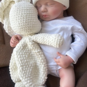 Édes kis nyuszi alvópajti aki rendelésre készül - kellékek & szerszámok - vegyes alapanyag - zsenília - Meska.hu