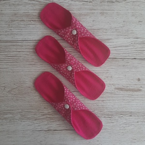 Tisztasági betét, intim betét,pink alapon fehér apró virágmintás pamutvászonból és pink flanellból,NoWaste - szépségápolás - intim higiénia - tisztasági betét - Meska.hu
