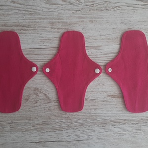 Tisztasági betét, intim betét,pink alapon fehér apró virágmintás pamutvászonból és pink flanellból,NoWaste - szépségápolás - intim higiénia - tisztasági betét - Meska.hu