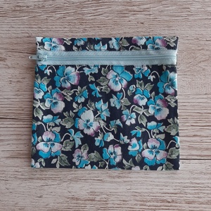 Egészségügyi betét tartó intim betéttartó,  vízhatlan anyaggal bélelve,türkizkék árvácskás  pamutvászonból, NoWaste - szépségápolás - intim higiénia - egészségügyi tartó - Meska.hu