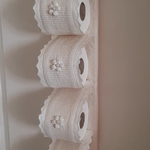 Wc-papír tároló,ekrü vászonból,madérával és horgolt virággal díszítve,shabby chic   stílusban - otthon & életmód - fürdőszoba - fürdőszobai tároló - Meska.hu