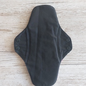 Éjszakai egészségügyi betét,intim betét,újramosható,környezetbarát,fekete alapon rózsás  pamutvászonból,NoWaste - szépségápolás - intim higiénia - intimbetét - Meska.hu