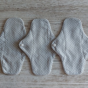 Tisztasági betét,intim betét,halványszürke alapon pöttyós  pamutvászonból,flanel alsórésszel,NoWaste - szépségápolás - intim higiénia - tisztasági betét - Meska.hu