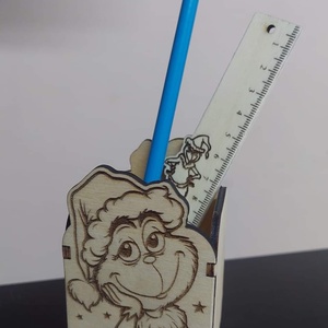 Grincs mintás faceruzatartó és favonalzó - otthon & életmód - papír, írószer - tolltartó & ceruzatekercs - Meska.hu