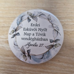 44 mm átmérőjű, fém hátlapos kitűző - esküvő - kiegészítők - kitűző - Meska.hu