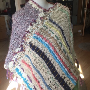Kézimunkabolt felszámolása után megmaradt termék. Különleges horgolt/kötött poncho. L-es méret. - Meska.hu