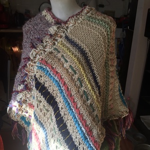 Kézimunkabolt felszámolása után megmaradt termék. Különleges horgolt/kötött poncho. L-es méret. - ruha & divat - női ruha - pulóver - Meska.hu