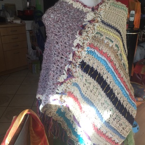 Kézimunkabolt felszámolása után megmaradt termék. Különleges horgolt/kötött poncho. L-es méret. - ruha & divat - női ruha - pulóver - Meska.hu