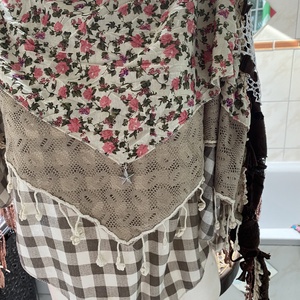 Különleges csipkebetétes vállkendő/ poncho - Meska.hu