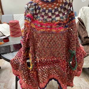 Nem jön szembe az utcán ez a bohókás, színes horgolt poncho. L/XL-es méret. - Meska.hu