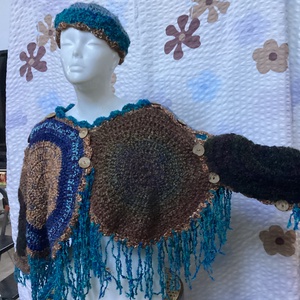 Különleges ujjas poncho sapkával. - ruha & divat - női ruha - poncsó - Meska.hu