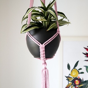 Lola makramé virágtartó - dusty pink - otthon & életmód - dekoráció - virágdísz és tartó - virágtartó - Meska.hu