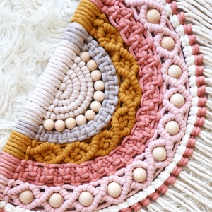 Gyöngyös szivárvány makramé falidísz  - mustár - otthon & életmód - dekoráció - fali és függő dekoráció - falra akasztható dekor - Meska.hu