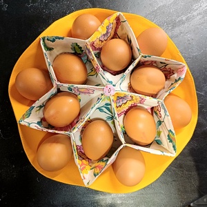 Húsvéti tojás tároló, kosárka  - ünnepi díszek, dekorációk - húsvéti díszek és dekorációk - húsvéti asztaldíszek - Meska.hu