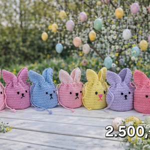 Húsvéti csokigyűjtő, pénzátadó horgolt nyuszizsákok - ünnepi díszek, dekorációk - húsvéti díszek és dekorációk - húsvéti ajándékátadó - Meska.hu