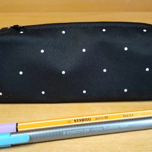 Pöttyös fekete tolltartó/neszesszer - nagy méretű  - Meska.hu