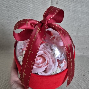 Valentin napi box szappanrózsával és csokival - Meska.hu