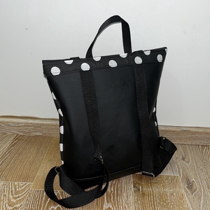 - Laura Rolltop hátizsák - pöttyös mintával - táska & tok - hátizsák - roll top hátizsák - Meska.hu