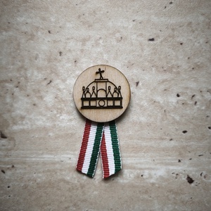 Nemzeti színű szalagos kitűző , Ékszer, Kitűző és Bross, Famegmunkálás, MESKA