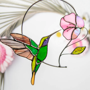 Zöld kolibri hibiszkusszal ablakdísz - otthon & életmód - dekoráció - ajtó- és ablak dekoráció - ablakdísz - Meska.hu