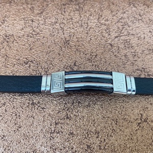 Nemesacél karkötő, szilikon- kaucsuk, görög mintával - ékszer - karkötő - karperec - Meska.hu