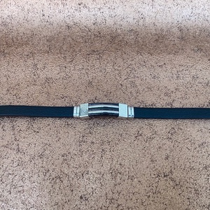 Nemesacél karkötő, szilikon- kaucsuk, görög mintával - ékszer - karkötő - karperec - Meska.hu