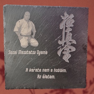 Masutatsu Oyama emléktábla 30 x 30 cm, Otthon & Életmód, Dekoráció, Kép & Falikép, Táblakép, Gravírozás, pirográfia, MESKA