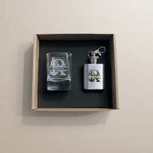 Ajándékcsomag gravírozott pohár és flaska dobozban, Otthon & Életmód, Konyhafelszerelés, tálalás, Tálalás, Pálinkás poharak, szettek, Gravírozás, pirográfia, MESKA