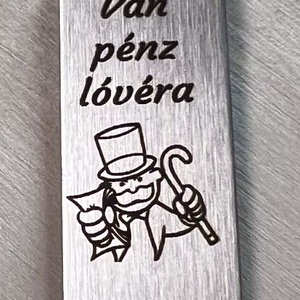 Gravírozott pénzcsipesz dinó tojásba csomagolva, Otthon & Életmód, Papír, írószer, Ajándékozás kellékei, Pénzátadó doboz, Gravírozás, pirográfia, MESKA