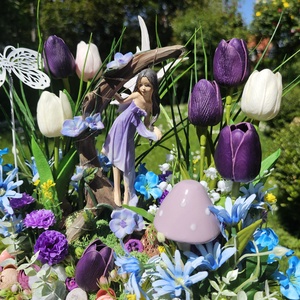 Lilla a lila tündér virágok között tulipánokkal, led világítással - Meska.hu