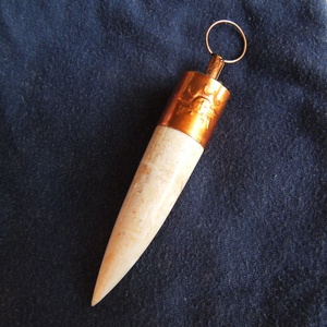 Jaguár-fog medál, nyakék, valódi kőből, rézből, pók mintával. Kézzel készült, egyedi darab. - ékszer - nyaklánc - medál - Meska.hu