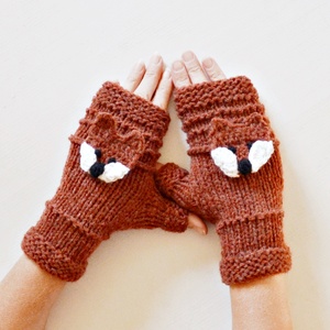 Vuk és Kag - puha fonalból készült kézmelegítő horgolt róka motívummal, ami levehető. Jöhet a tél! -  - Meska.hu