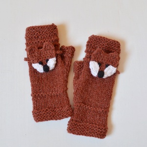 Vuk és Kag - puha fonalból készült kézmelegítő horgolt róka motívummal, ami levehető. Jöhet a tél! -  - Meska.hu