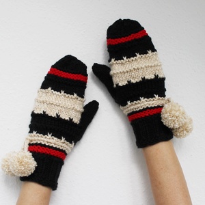 Pompon egyujjas kesztyű - fekete - ruha & divat - sál, sapka, kendő - kesztyű - Meska.hu