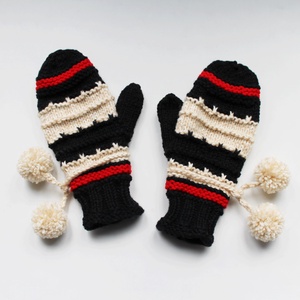 Pompon egyujjas kesztyű - fekete - ruha & divat - sál, sapka, kendő - kesztyű - Meska.hu