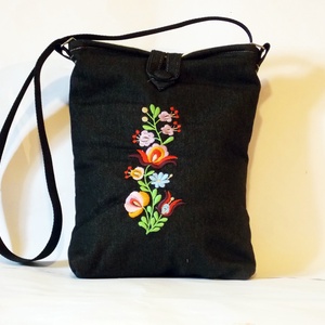 Hímzett virágos folk válltáska, tarisznya - Meska.hu