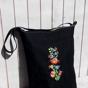 Hímzett virágos folk válltáska, tarisznya - táska & tok - kézitáska & válltáska - vállon átvethető táska - Meska.hu