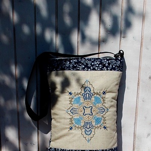 Aylin- hímzett táska bézs, kékfestő, kék, ethno - Meska.hu