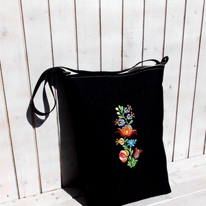 Hímzett virágos folk válltáska, tarisznya - Meska.hu