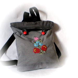 Hímzett virágos hátizsák - Meska.hu