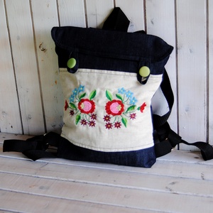 Hímzett virágos hátizsák - Meska.hu