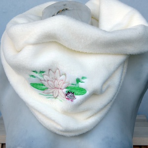 Hímzett vastag puha női körsál, sál, téli sál virágos sál - Meska.hu