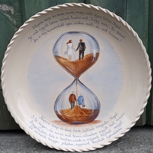Házassági évfordulós tál , Otthon & Életmód, Konyhafelszerelés, tálalás, Tálalás, Tányér & Étkészlet, Kerámia, 27 cm átmérőjű bézs alapszínű kerámia tál,díszperemmel.
Hátoldalán kis luk van, így falra is függes..., MESKA