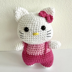 Horgolt cica (Hello Kitty) - játék & sport - plüssállat & játékfigura - méhecske - Meska.hu