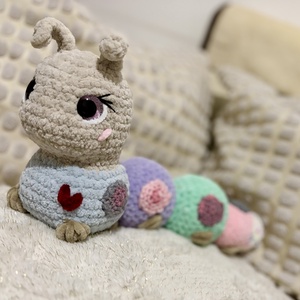 Szivárvány Szívecskés Hernyó � kézzel horgolt amigurumi, Játék & Sport, Plüssállat & Játékfigura, Más figura, Horgolás, MESKA