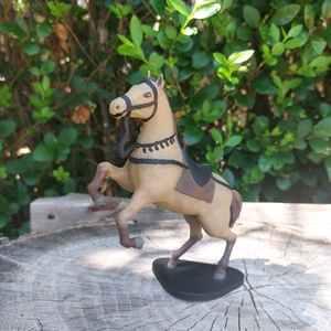 3D nyomtatott, kézzel festett ló, ágaskodó ló figura, Otthon & Lakás, Dekoráció, Dísztárgy, Festett tárgyak, MESKA
