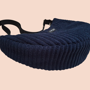 Sötétkék oldaltáska - táska & tok - kézitáska & válltáska - vállon átvethető táska - Meska.hu